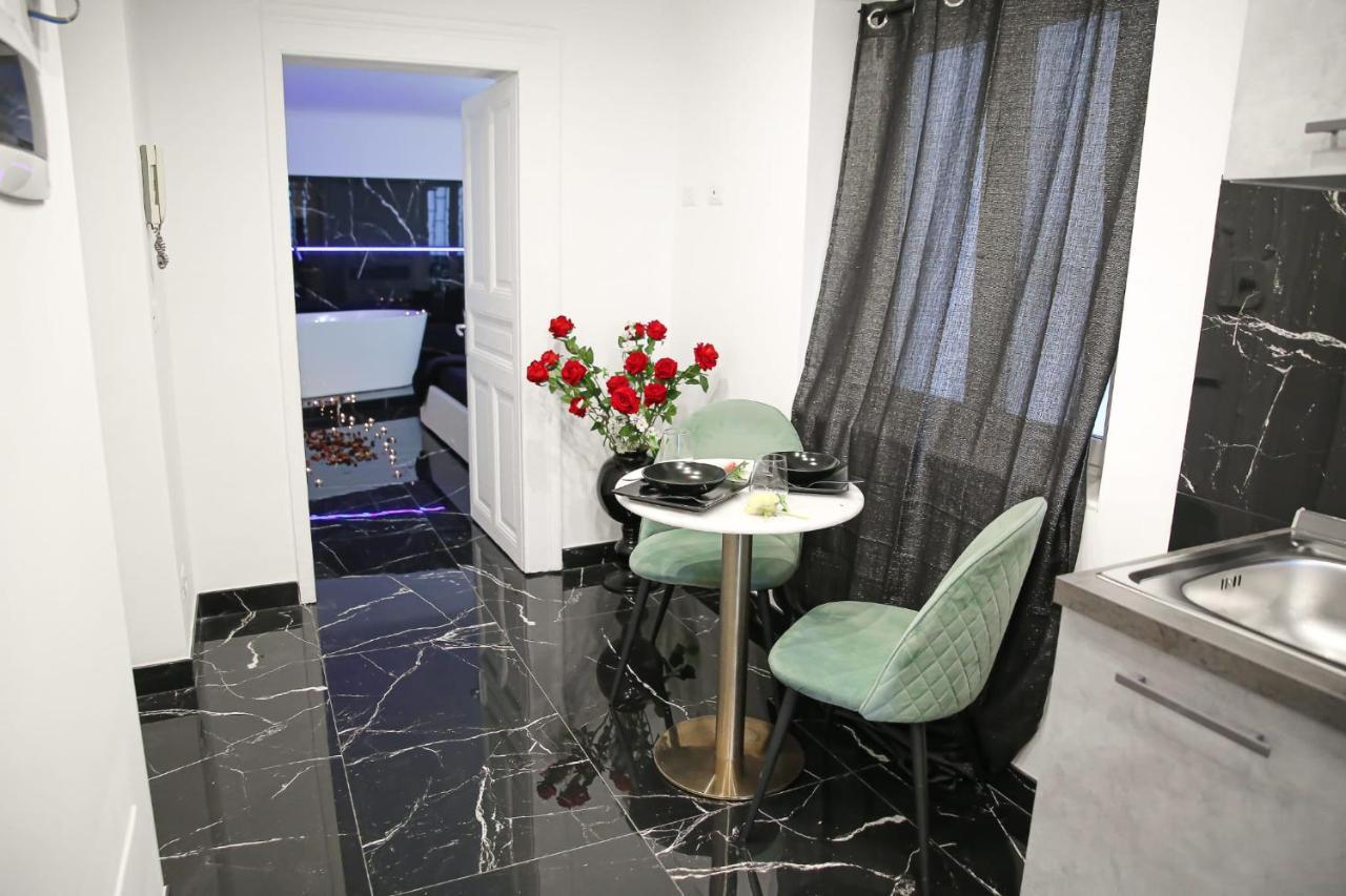 The Marble House Apartment Bari Exterior photo